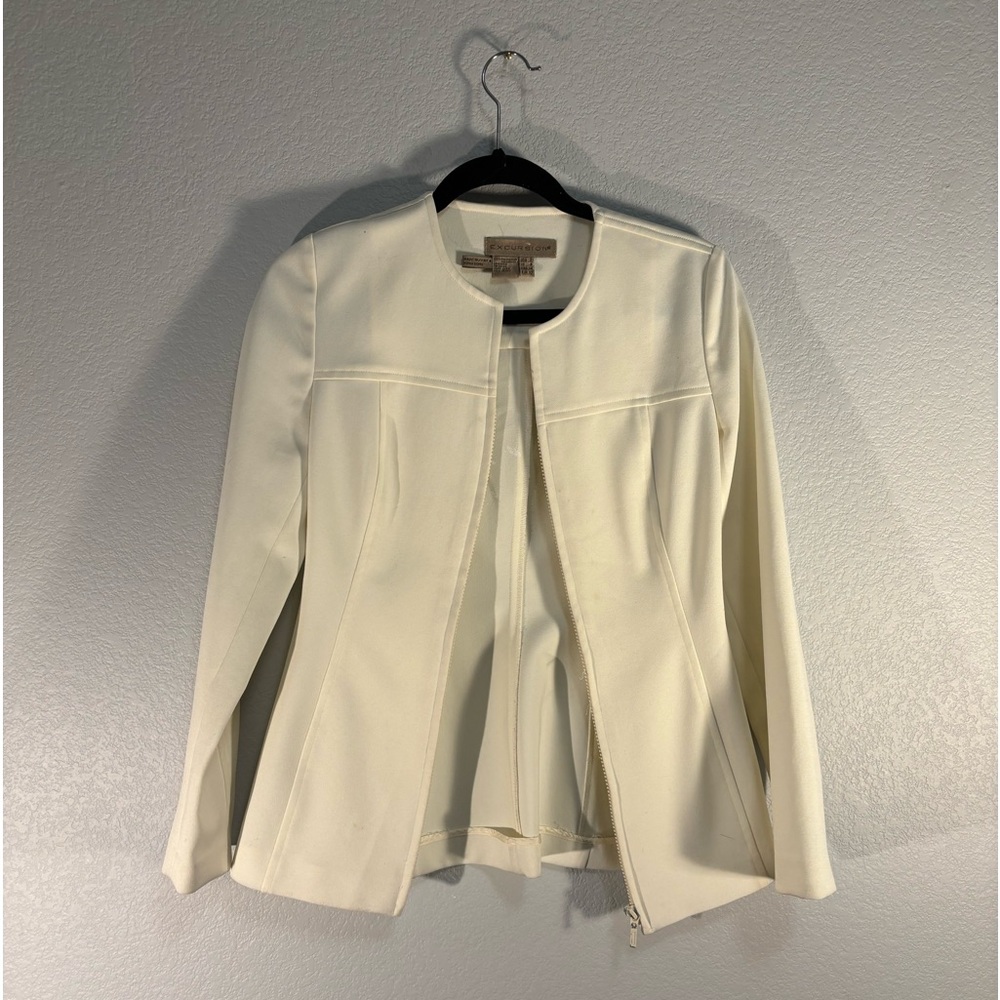 EXCURSION White/ Cream Blazer with Front Zipper 🤍US Size 2 ✨Minimalist & Classy